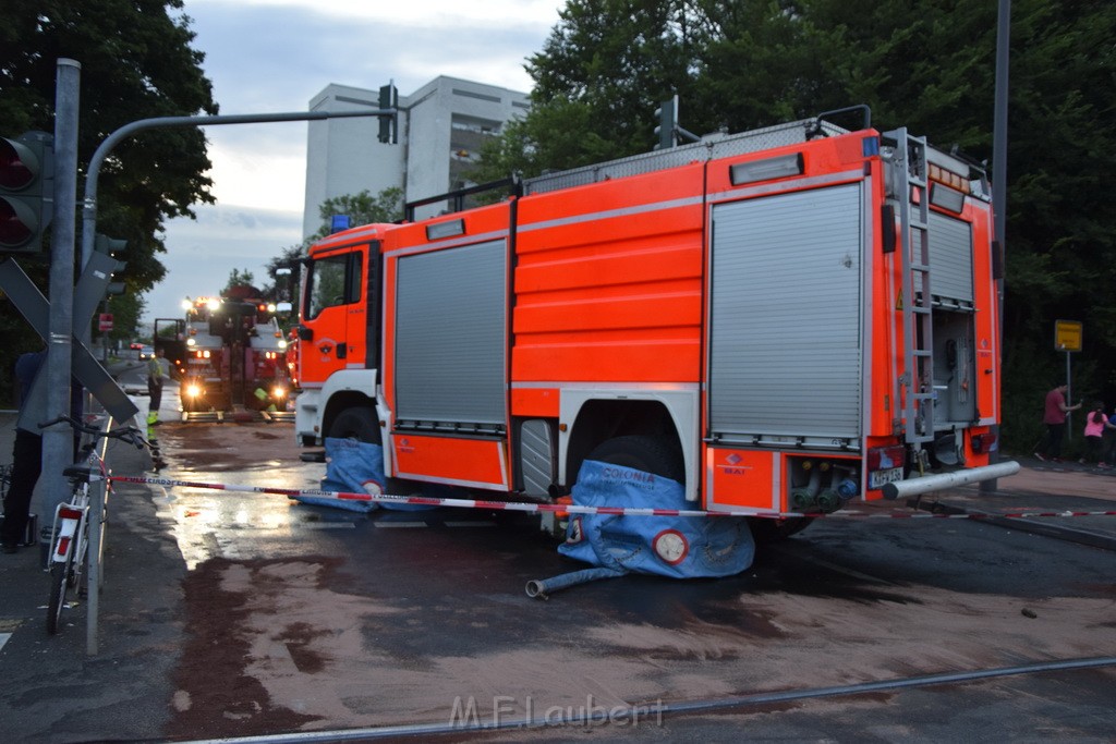 TLF 4 umgestuerzt Koeln Bocklemuend Ollenhauer Ring Militaerringstr P188.JPG - Miklos Laubert